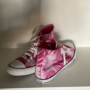 Pink tie dye converse size 9.5 men’s 11.5 women’s